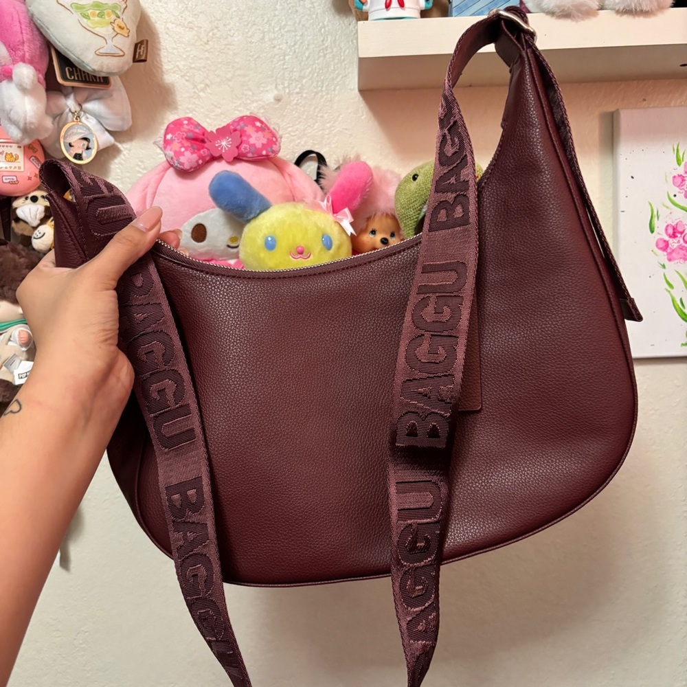 NWOT BAGGU Medium Recycled Leather Crescent Bag
Mahogany - Picture 4 of 8